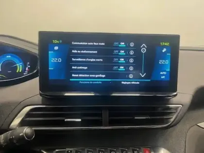 Photo 34 Peugeot 3008  Hybrid 225 e-EAT8