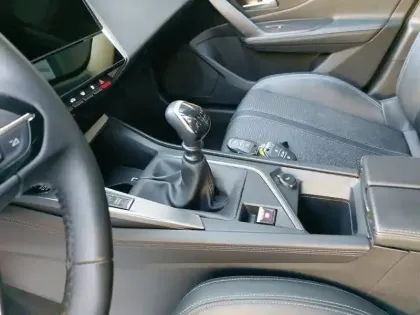 Photo 12 Peugeot 308  PureTech 130ch S&S BVM6