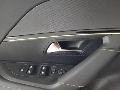 Photo 19 Peugeot 2008  PureTech 130 S&S EAT8