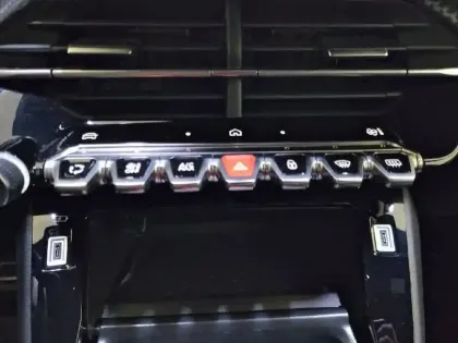 Photo 48 Peugeot 2008  PureTech 130 S&S EAT8