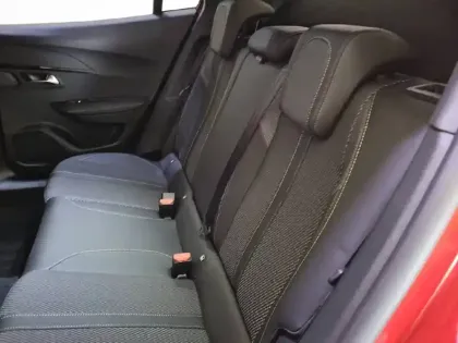 Photo 34 Peugeot 2008  PureTech 130 S&S EAT8