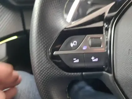 Photo 16 Peugeot 2008  PureTech 130 S&S EAT8