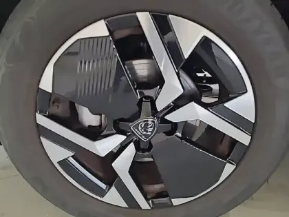 Photo 35 Peugeot 2008  PureTech 130 S&S EAT8