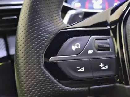 Photo 50 Peugeot 2008  PureTech 130 S&S EAT8