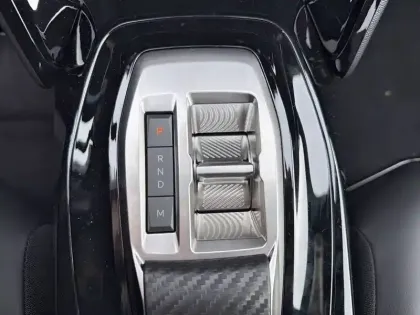 Photo 53 Peugeot 2008  Hybrid 145 e-DCS6