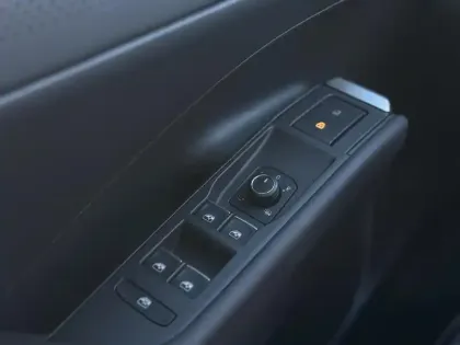 Photo 41 Volkswagen T-roc  1.5 eTSI EVO2 Hybrid 150 ch DSG7