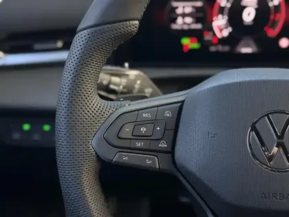 Photo 26 Volkswagen T-roc  1.5 eTSI EVO2 Hybrid 150 ch DSG7