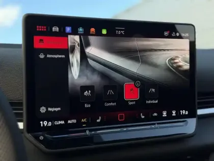 Photo 35 Volkswagen T-roc  1.5 eTSI EVO2 Hybrid 150 ch DSG7