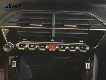 Photo 18 Peugeot 208  Hybrid 110 e-DCS6