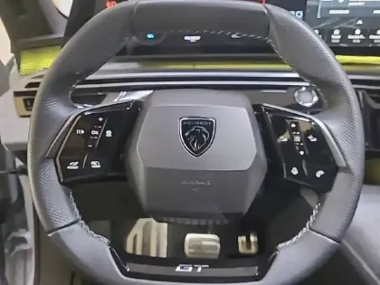 Photo 29 Peugeot 3008  Electrique 210 ch 73 kWh