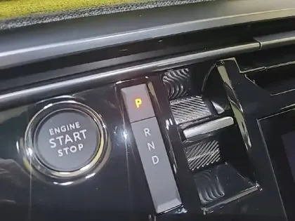 Photo 34 Peugeot 3008  Electrique 210 ch 73 kWh