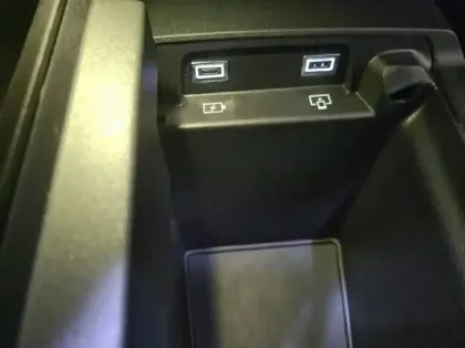 Photo 47 Peugeot 3008  Electrique 210 ch 73 kWh