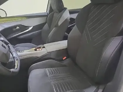 Photo 31 Peugeot 3008  Electrique 210 ch 73 kWh