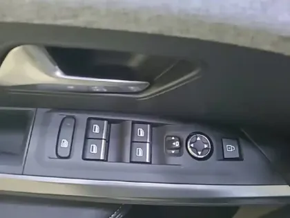 Photo 53 Peugeot 3008  Electrique 210 ch 73 kWh