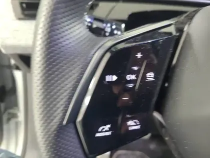 Photo 13 Peugeot 3008  Electrique 210 ch 73 kWh