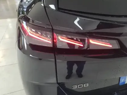 Photo 20 Peugeot 308  SW PureTech 130ch S&S EAT8