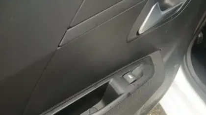 Photo 33 Peugeot 208  Electrique 50 kWh 136ch