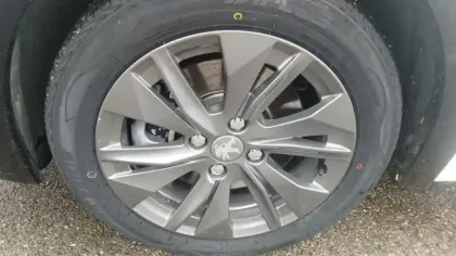 Photo 11 Peugeot 208  Electrique 50 kWh 136ch