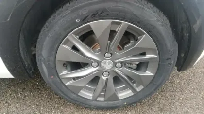 Photo 12 Peugeot 208  Electrique 50 kWh 136ch