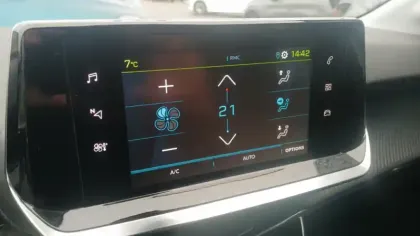 Photo 20 Peugeot 208  Electrique 50 kWh 136ch