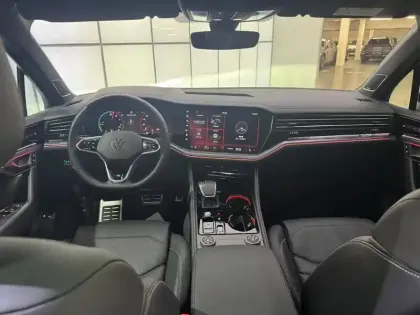 Photo 9 Volkswagen Touareg  3.0 V6 eHybrid 462 ch Tiptronic 8 4Motion