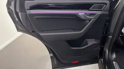 Photo 205 Volkswagen Touareg  3.0 V6 eHybrid 462 ch Tiptronic 8 4Motion