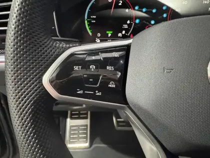 Photo 18 Volkswagen Touareg  3.0 V6 eHybrid 462 ch Tiptronic 8 4Motion