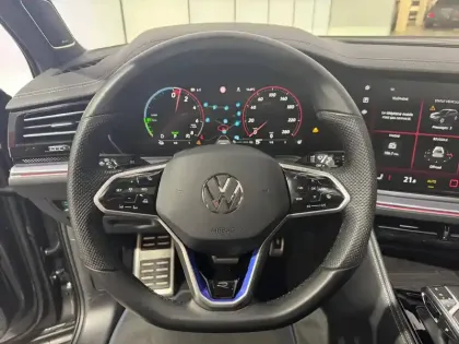 Photo 17 Volkswagen Touareg  3.0 V6 eHybrid 462 ch Tiptronic 8 4Motion