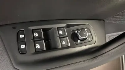 Photo 150 Volkswagen Touareg  3.0 V6 eHybrid 462 ch Tiptronic 8 4Motion