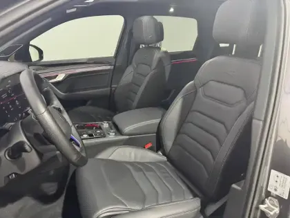 Photo 8 Volkswagen Touareg  3.0 V6 eHybrid 462 ch Tiptronic 8 4Motion