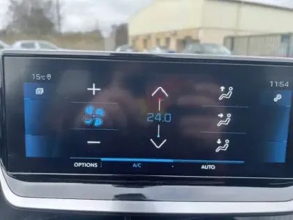 Photo 13 Peugeot 208  PureTech 100 S&S EAT8