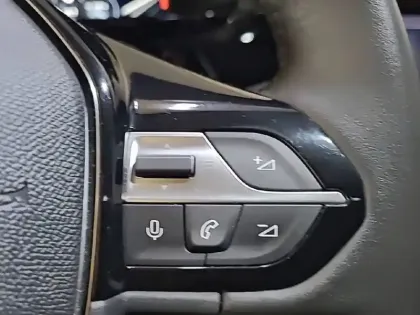 Photo 27 Peugeot 308  SW BlueHDi 130ch S&S EAT8