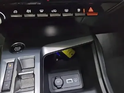 Photo 24 Peugeot 308  SW BlueHDi 130ch S&S EAT8