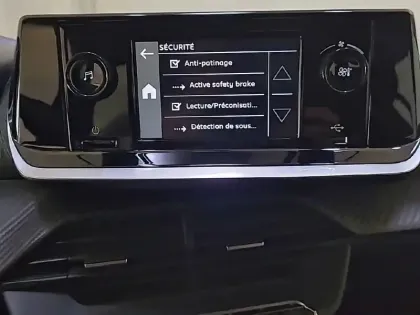 Photo 20 Peugeot 208  PureTech 75 S&S BVM5