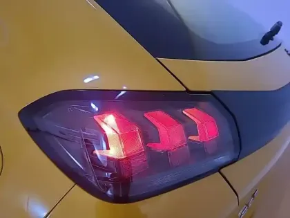 Photo 16 Peugeot 208  PureTech 75 S&S BVM5