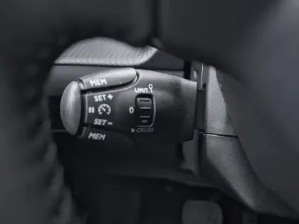 Photo 77 Peugeot 208  Hybrid 110 e-DCS6