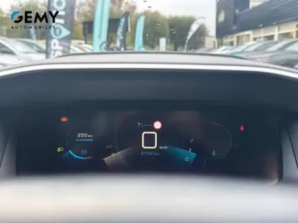 Photo 16 Peugeot 208  PureTech 100 S&S BVM6