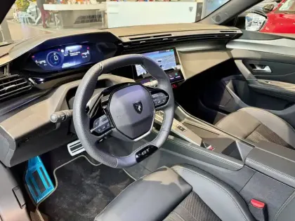 Photo 12 Peugeot 308  Hybrid 145 e-DCS6