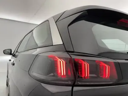 Photo 27 Peugeot 5008  PureTech 130ch S&S EAT8