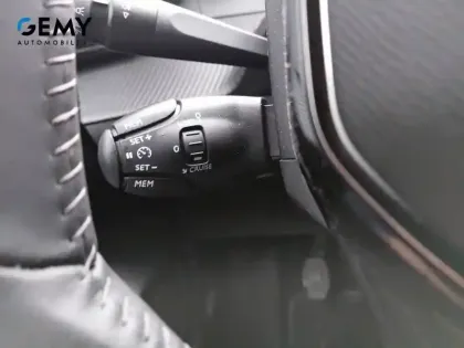 Photo 13 Peugeot 208  PureTech 100 S&S BVM6