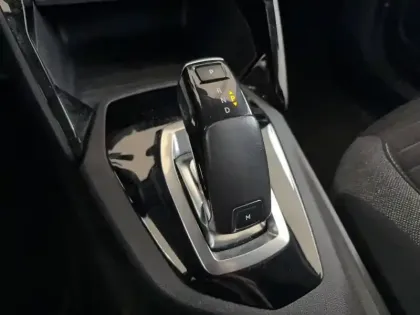 Photo 12 Peugeot 2008  PureTech 130 S&S EAT8