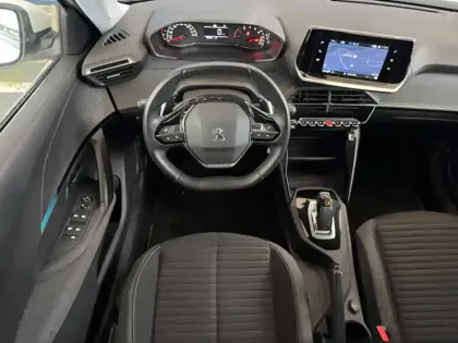 Photo 16 Peugeot 2008  PureTech 130 S&S EAT8