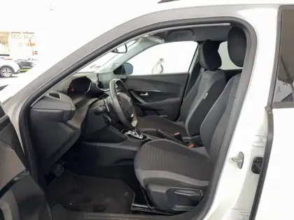 Photo 8 Peugeot 2008  PureTech 130 S&S EAT8