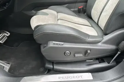 Photo 27 Peugeot 3008  Hybrid 225 e-EAT8