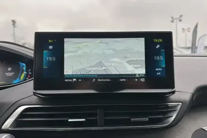 Photo 16 Peugeot 3008  Hybrid 225 e-EAT8