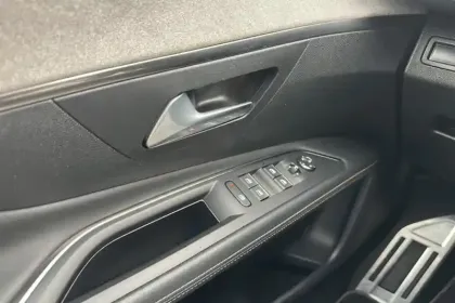 Photo 21 Peugeot 3008  Hybrid 225 e-EAT8