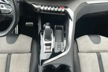 Photo 20 Peugeot 3008  Hybrid 225 e-EAT8