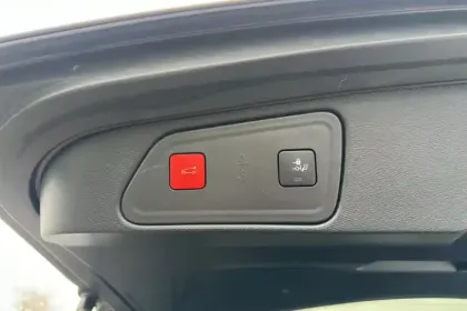 Photo 11 Peugeot 3008  Hybrid 225 e-EAT8