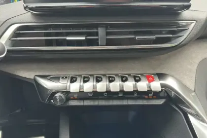 Photo 19 Peugeot 3008  Hybrid 225 e-EAT8