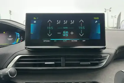 Photo 17 Peugeot 3008  Hybrid 225 e-EAT8